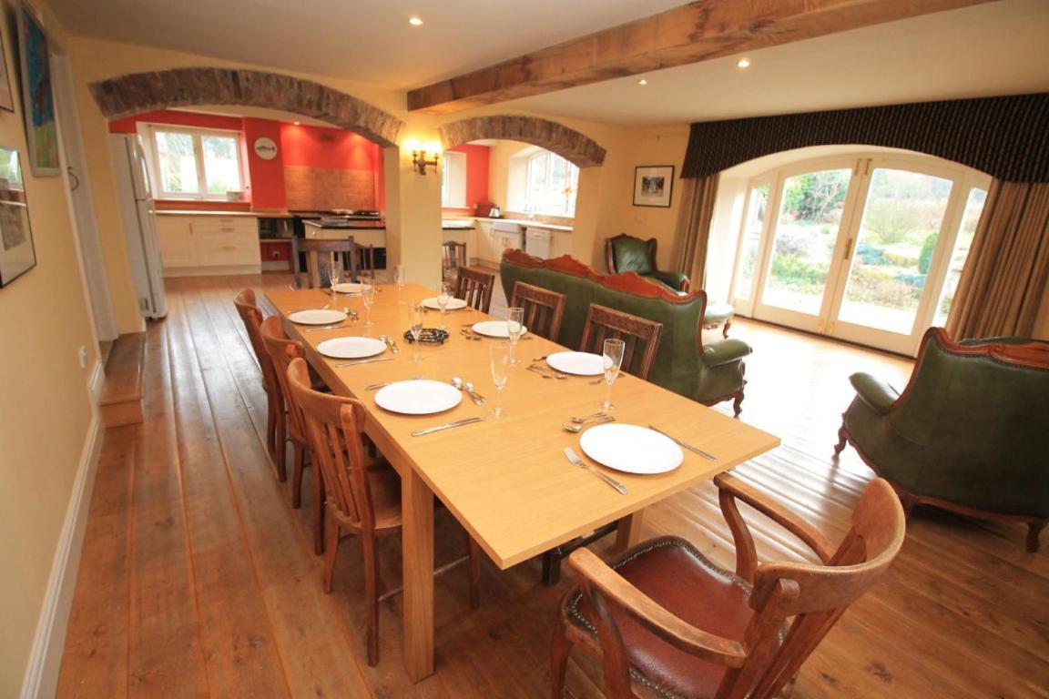 Country Retreat, Hot Tub, Games Room, Dog Friendly Holiday home