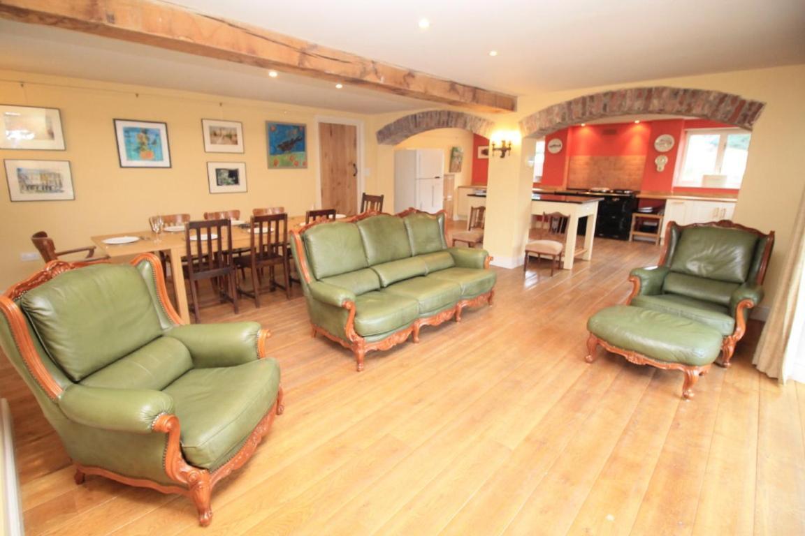 Country Retreat, Hot Tub, Games Room, Dog Friendly Holiday home
